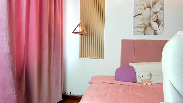 KoraRousee online show from October 20, 2025, 1:22 pm