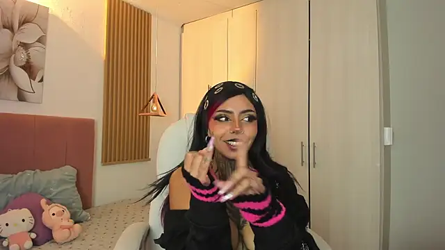 KoraRousee online show from October 28, 2025, 1:47 pm