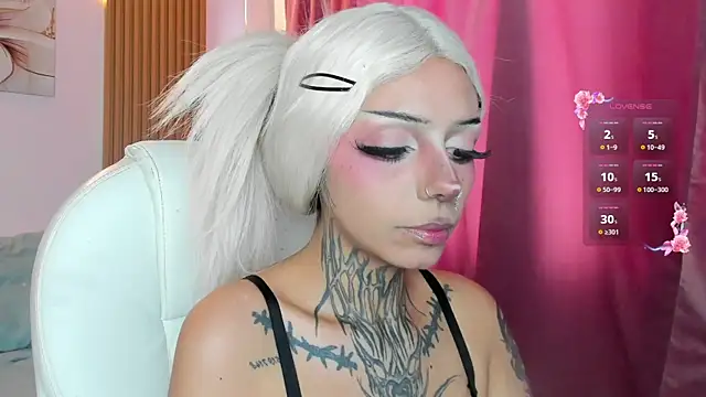 KoraRousee online show from June 12, 2026, 7:13 pm