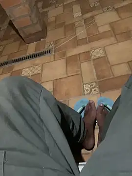 Snapshot of Morenolatino881 chatting on November 19, 2025, 10:43 pm Morenolatino881 online show from November 19, 2025, 10:43 pm