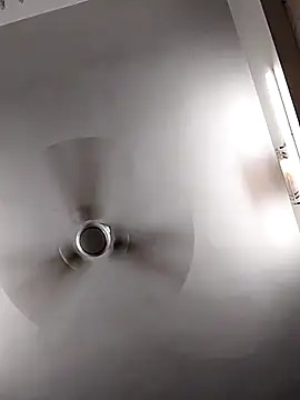 Snapshot of Loveangle1 chatting on October 2, 2025, 4:47 pm Loveangle1 online show from October 2, 2025, 4:47 pm