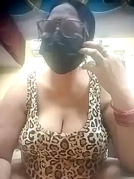 Snapshot of thehotlady chatting on April 6, 2026, 2:53 am thehotlady online show from April 6, 2026, 2:53 am