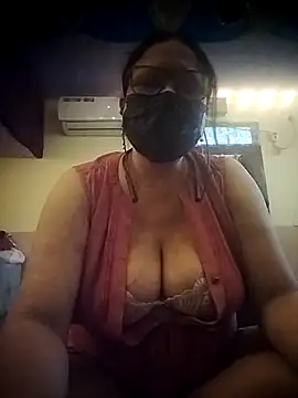 Snapshot of thehotlady chatting on April 20, 2026, 11:35 am thehotlady online show from April 20, 2026, 11:35 am