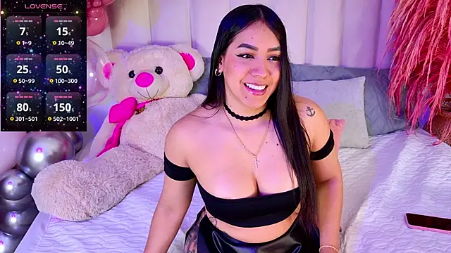 sofiawalker online show from October 31, 2025, 4:41 pm