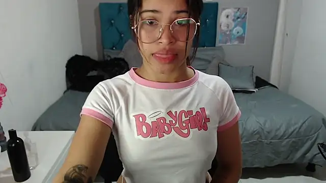 mia sexgirl online show from February 2, 2026, 12:26 pm