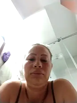 Snapshot of LaraCaliente chatting on September 30, 2025, 7:57 am LaraCaliente online show from September 30, 2025, 7:57 am