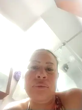 Snapshot of LaraCaliente chatting on October 1, 2025, 7:14 am LaraCaliente online show from October 1, 2025, 7:14 am