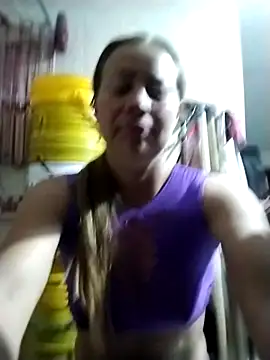 Snapshot of LaraCaliente chatting on October 6, 2025, 9:07 am LaraCaliente online show from October 6, 2025, 9:07 am