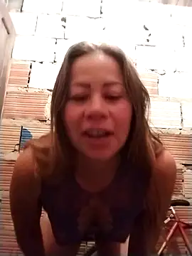 Snapshot of LaraCaliente chatting on October 7, 2025, 7:05 am LaraCaliente online show from October 7, 2025, 7:05 am