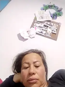 Snapshot of LaraCaliente chatting on October 9, 2025, 10:13 am LaraCaliente online show from October 9, 2025, 10:13 am