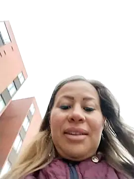 Snapshot of LaraCaliente chatting on October 9, 2025, 10:19 pm LaraCaliente online show from October 9, 2025, 10:19 pm