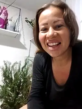 Snapshot of LaraCaliente chatting on October 11, 2025, 10:36 am LaraCaliente online show from October 11, 2025, 10:36 am