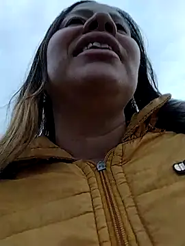 Snapshot of LaraCaliente chatting on October 17, 2025, 9:28 pm LaraCaliente online show from October 17, 2025, 9:28 pm