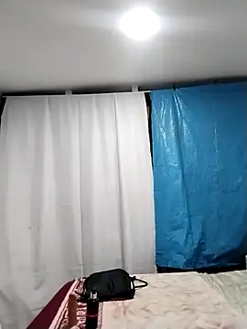 Snapshot of LaraCaliente chatting on October 24, 2025, 12:30 am LaraCaliente online show from October 24, 2025, 12:30 am