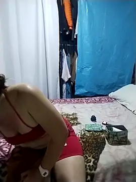 Snapshot of LaraCaliente chatting on October 25, 2025, 12:40 am LaraCaliente online show from October 25, 2025, 12:40 am