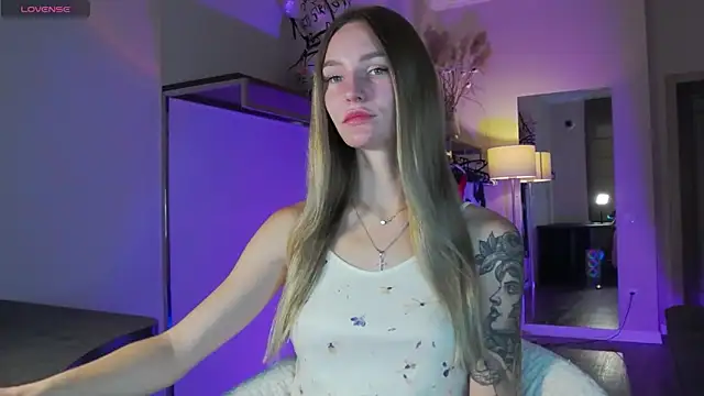 Snapshot of Melloudy chatting on October 4, 2025, 5:38 am Melloudy online show from October 4, 2025, 5:38 am