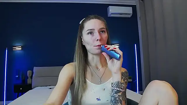 Snapshot of Melloudy chatting on October 21, 2025, 5:52 am Melloudy online show from October 21, 2025, 5:52 am