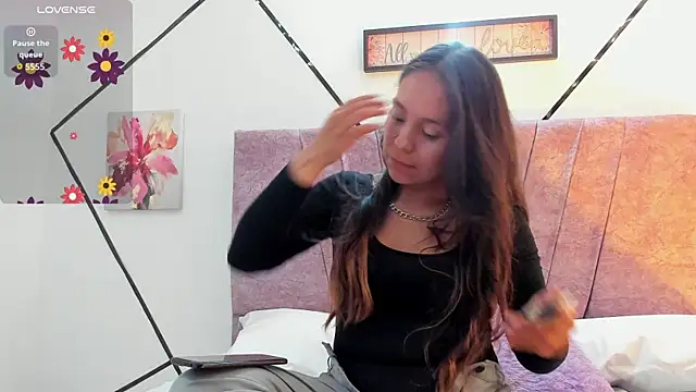 Snapshot of Julieta_Lein chatting on October 24, 2025, 11:23 pm Julieta Lein online show from October 24, 2025, 11:23 pm