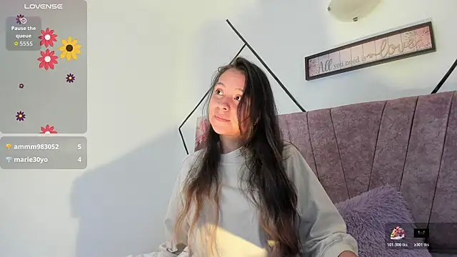 Snapshot of Julieta_Lein chatting on November 7, 2025, 10:21 pm Julieta Lein online show from November 7, 2025, 10:21 pm