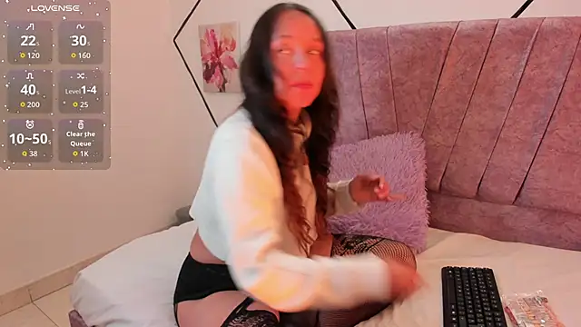 Snapshot of Julieta_Lein chatting on November 14, 2025, 12:20 am Julieta Lein online show from November 14, 2025, 12:20 am