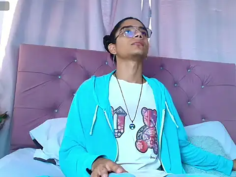 Snapshot of EthanBlackwoodd chatting on September 23, 2025, 8:23 pm EthanBlackwoodd online show from September 23, 2025, 8:23 pm