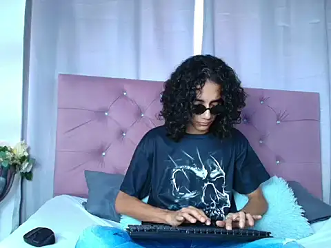 Snapshot of EthanBlackwoodd chatting on September 29, 2025, 7:40 pm EthanBlackwoodd online show from September 29, 2025, 7:40 pm