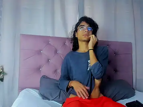 Snapshot of EthanBlackwoodd chatting on September 30, 2025, 8:03 pm EthanBlackwoodd online show from September 30, 2025, 8:03 pm