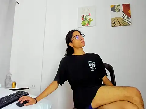 Snapshot of EthanBlackwoodd chatting on October 7, 2025, 7:44 pm EthanBlackwoodd online show from October 7, 2025, 7:44 pm