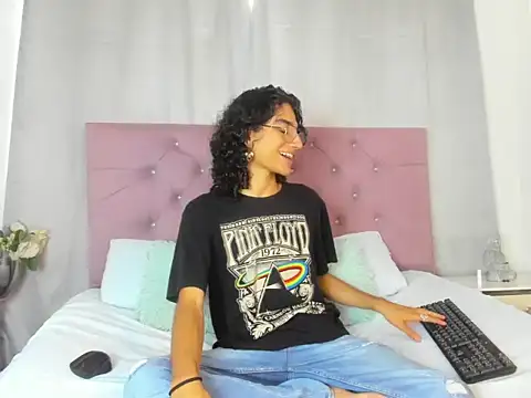 Snapshot of EthanBlackwoodd chatting on October 21, 2025, 7:47 pm EthanBlackwoodd online show from October 21, 2025, 7:47 pm