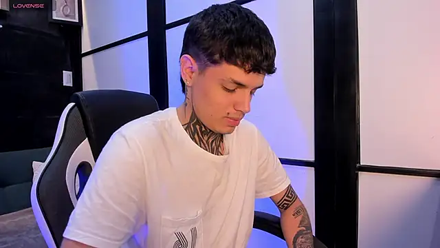 Declan-Fox online show from October 4, 2025, 1:20 pm