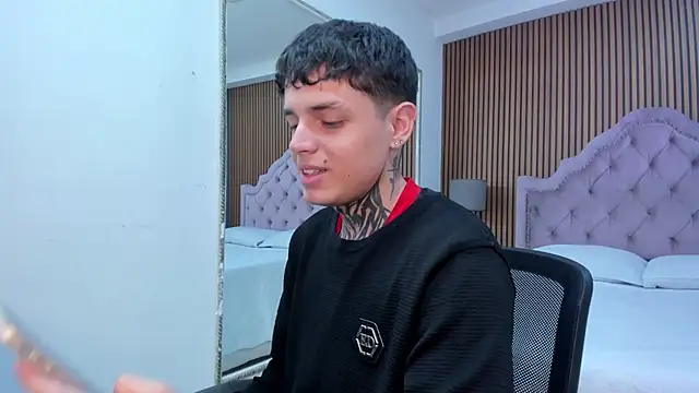 Declan-Fox online show from October 25, 2025, 4:31 am