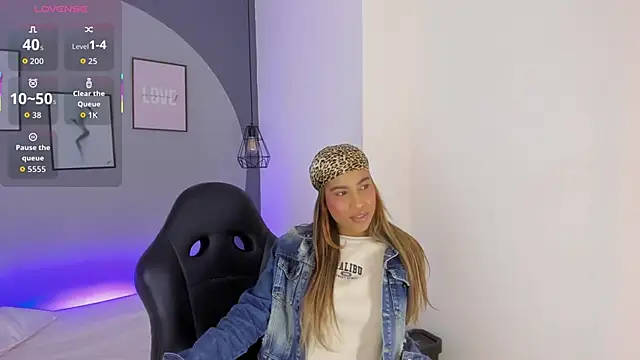 Snapshot of selena_monroy chatting on October 15, 2025, 11:32 am selena monroy online show from October 15, 2025, 11:32 am