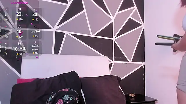 Snapshot of Victoriaa_Zans chatting on October 12, 2025, 6:34 am Victoriaa Zans online show from October 12, 2025, 6:34 am