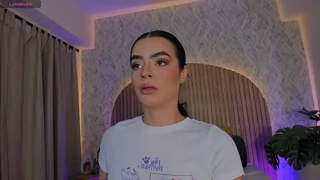 Sophiie Belle online show from October 6, 2025, 2:03 pm