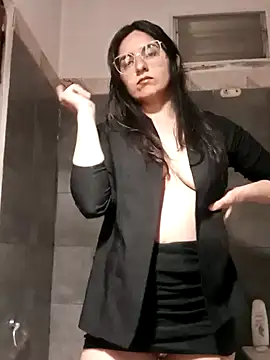 Amy luvely online show from September 15, 2025, 10:21 pm