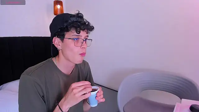 Snapshot of _ruby_red chatting on September 20, 2025, 2:45 am  ruby red online show from September 20, 2025, 2:45 am