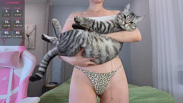 Snapshot of Madison_Davies_ chatting on October 15, 2025, 4:01 am Madison Davies online show from October 15, 2025, 4:01 am