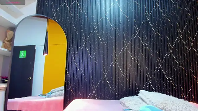 Snapshot of Miss_Ariaa chatting on October 8, 2025, 11:30 am Miss Ariaa online show from October 8, 2025, 11:30 am