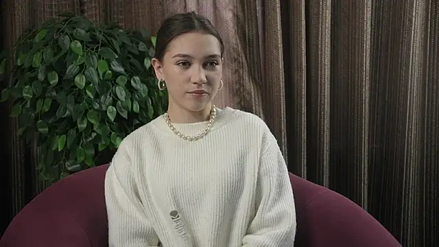 YvonneDouce online show from September 15, 2025, 5:29 am