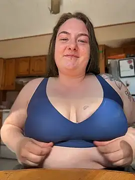 lizbabyy27 online show from May 11, 2026, 8:39 pm