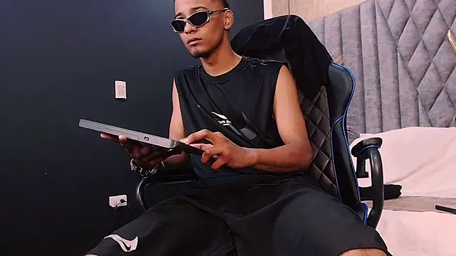 EthanWalkerr online show from September 17, 2025, 1:13 pm