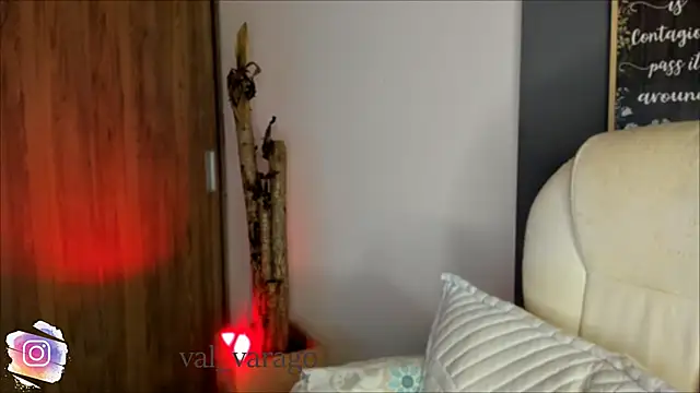 Snapshot of val_varago chatting on April 8, 2026, 4:23 am val varago online show from April 8, 2026, 4:23 am