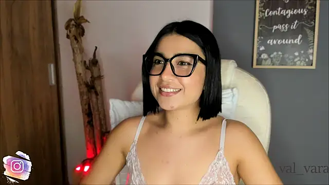 Snapshot of val_varago chatting on April 10, 2026, 4:06 am val varago online show from April 10, 2026, 4:06 am