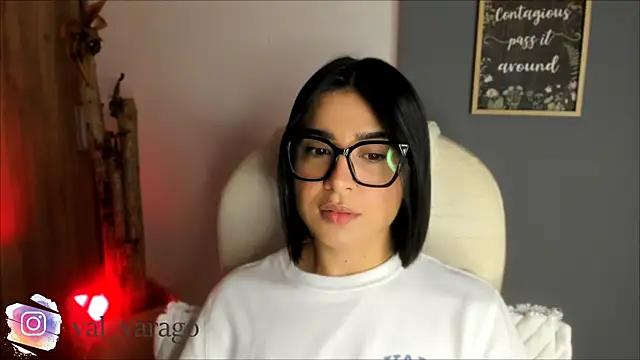Snapshot of val_varago chatting on April 19, 2026, 4:45 am val varago online show from April 19, 2026, 4:45 am