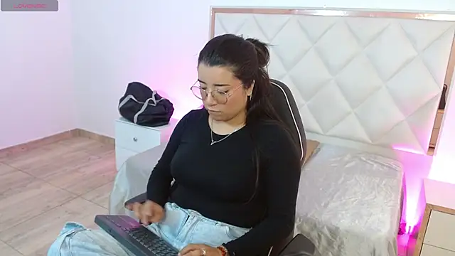 Snapshot of NANAKY_TAY chatting on October 5, 2025, 12:03 pm NANAKY TAY online show from October 5, 2025, 12:03 pm