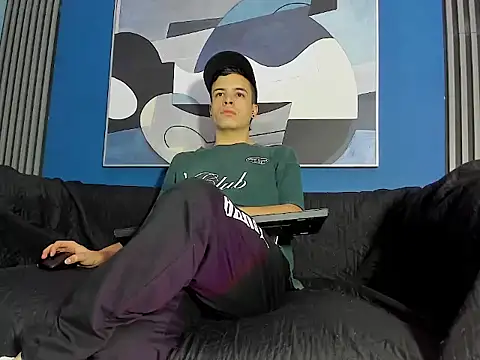 Snapshot of kevinn_blue1 chatting on October 6, 2025, 6:05 pm kevinn blue1 online show from October 6, 2025, 6:05 pm