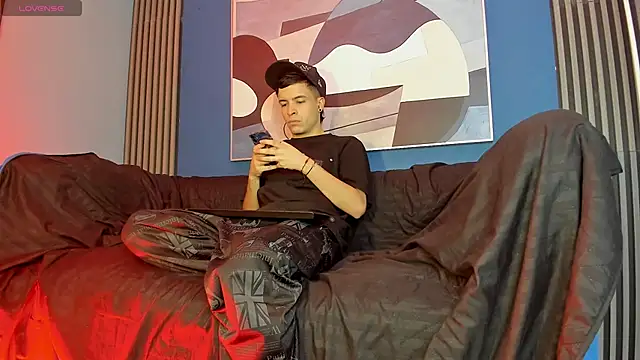 Snapshot of kevinn_blue1 chatting on October 20, 2025, 8:31 pm kevinn blue1 online show from October 20, 2025, 8:31 pm