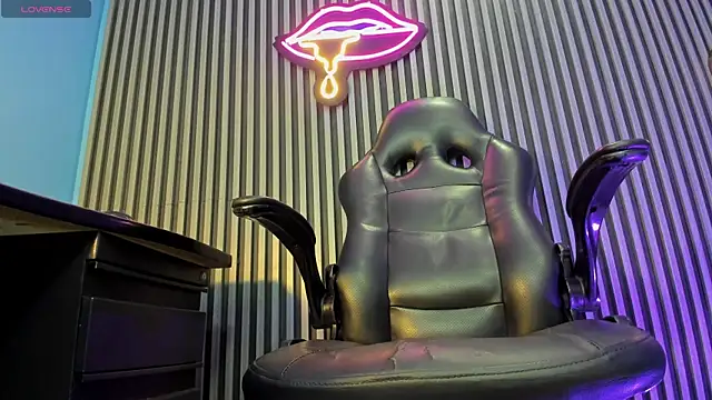 Snapshot of kevinn_blue1 chatting on October 22, 2025, 9:14 pm kevinn blue1 online show from October 22, 2025, 9:14 pm