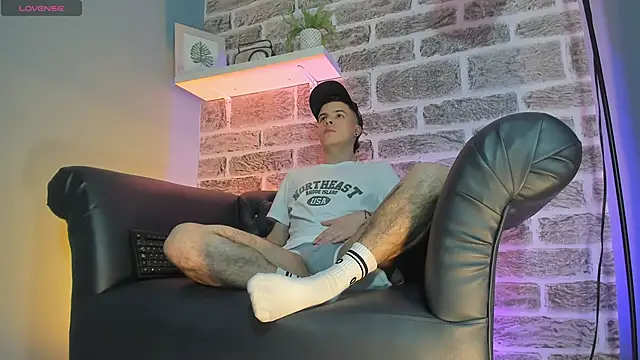 Snapshot of kevinn_blue1 chatting on October 28, 2025, 9:06 pm kevinn blue1 online show from October 28, 2025, 9:06 pm