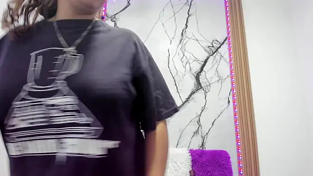 Bonnie tucci1 online show from October 24, 2025, 1:07 pm